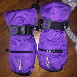 Brand new girls size small gloves